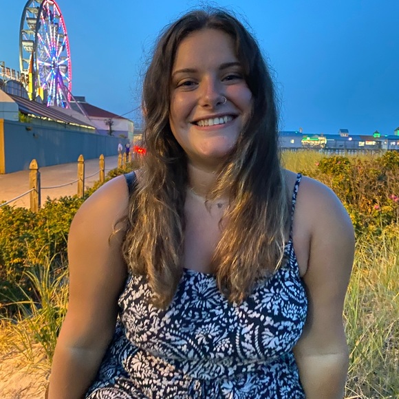 Meet your Posher, Michaela - Picture 2 of 2